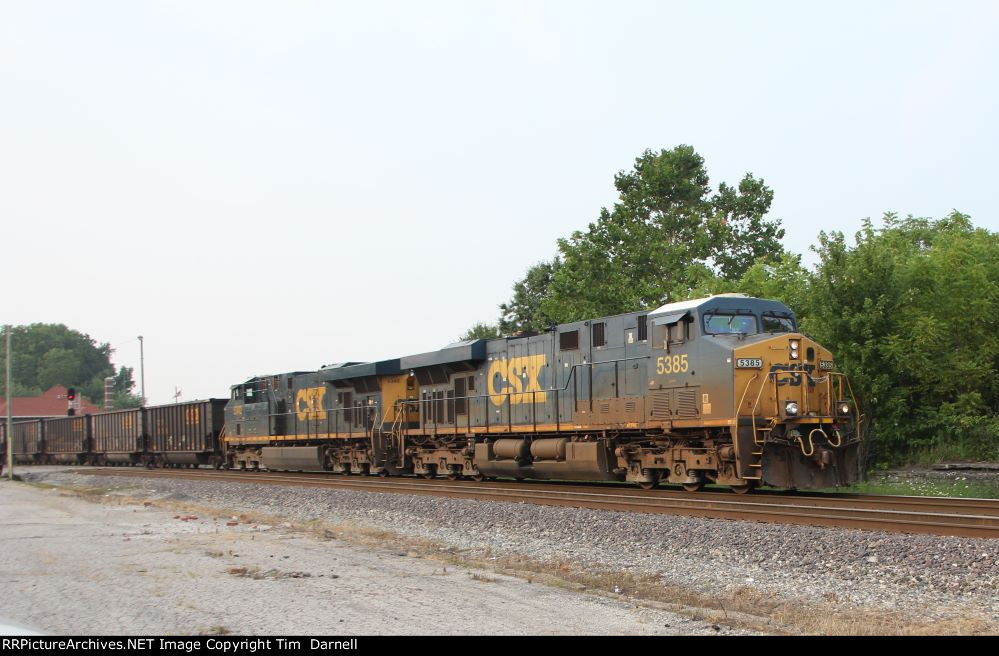 CSX 5385 leads E507